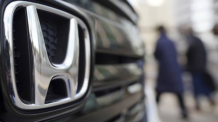 Son chiffre d'affaires a progressé sur cette période de 16,9%, grâce à des ventes dynamiques de véhicules hybrides au Japon et aux Etats-Unis.  (AP Photo/Eugene Hoshiko, File)