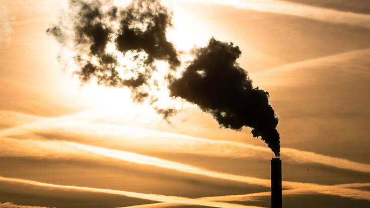 Il ne s'agit là que des émissions directement provoquées par les entreprises, par exemple via l'utilisation du chauffage au mazout ou via la flotte de véhicules. (KEYSTONE/DPA/Christoph Schmidt)