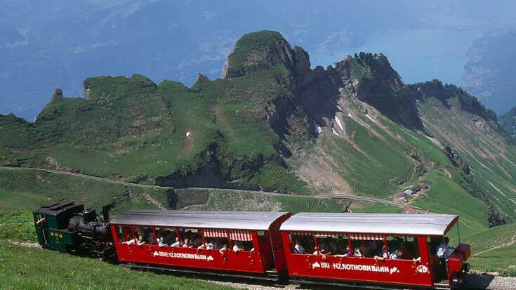 Le chemin de fer Brienz Rothorn doit cesser son activité pour cette année. Les dégâts causés par les intempéries sont trop importants. (archives)