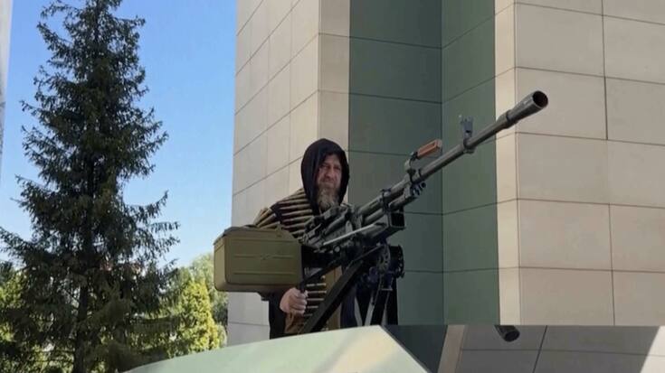 Dans une vidéo mise en ligne samedi, le dirigeant tchétchène Ramzan Kadyrov a qualifié le patron de Tesla Elon Musk de "génie de notre temps". Sur Telegram, l'allié inconditionnel du président russe s'est mis en scène au volant d'un "Cybertruck" Tesla armé d'une mitrailleuse.