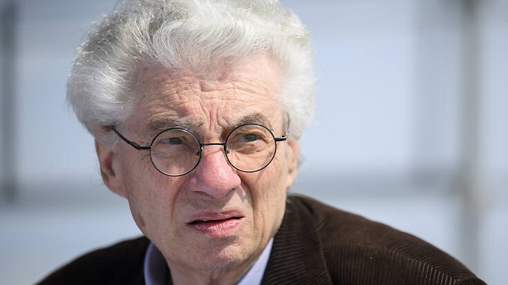 L'architecte tessinois Mario Botta a fait part de son émotion de revenir au siège de la Banque cantonale de Fribourg près de 50 ans après l'avoir conçu (archives).