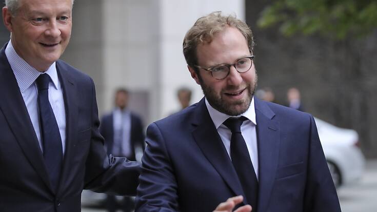 Les passations de pouvoirs ont commencé dimanche: ici à Bercy entre Bruno Le Maire et son successeur à l'Economie Antoine Armand.