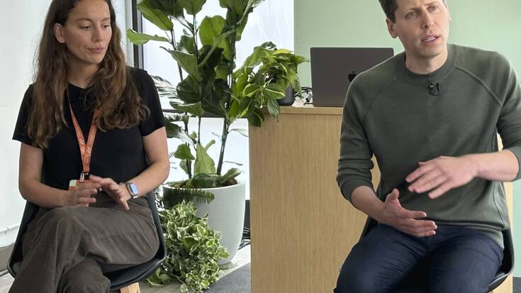 Mira Murati, à gauche, a quitté OpenAI, dirigé par Sam Altman, à droite (archives).