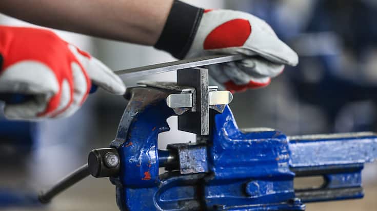 "L'indice PMI de septembre éveille l'espoir d'une stabilisation et d'un rétablissement conjoncturel ces prochains mois dans l'industrie", ont précisé les auteurs du sondage dans un communiqué. (KEYSTONE/DPA/Oliver Berg)