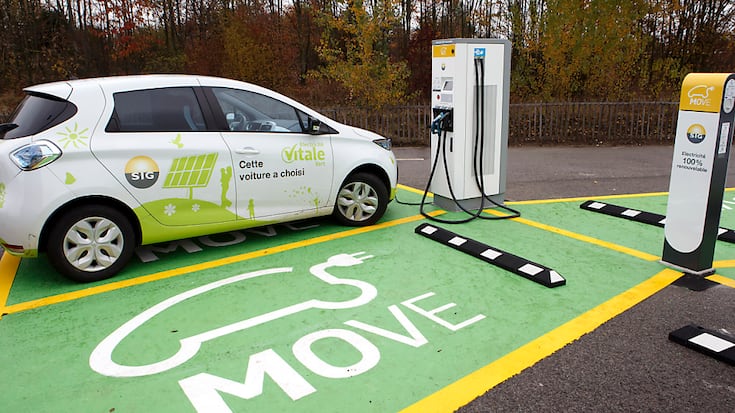Cinq entreprises ont été choisies par l'OFROU pour densifier le réseau de stations de recharge rapide en Suisse (archives).