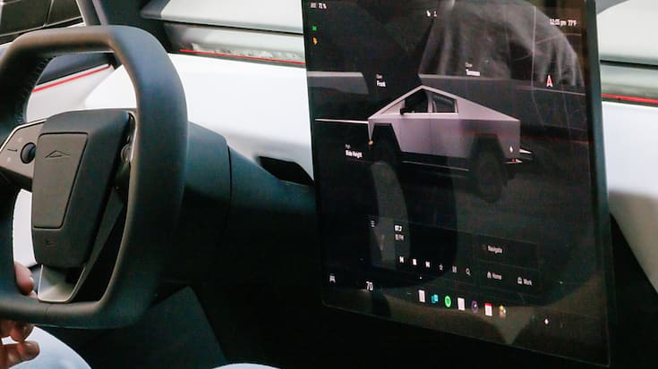 Au 25 septembre, Tesla, qui a informé les autorités de cette défaillance, avait enregistré 45 réclamations à ce titre. "Tesla n'a connaissance d'aucune collision, décès ou blessure pouvant lui être lié", précise le NHTSA. (EPA/CLEMENS BILAN)