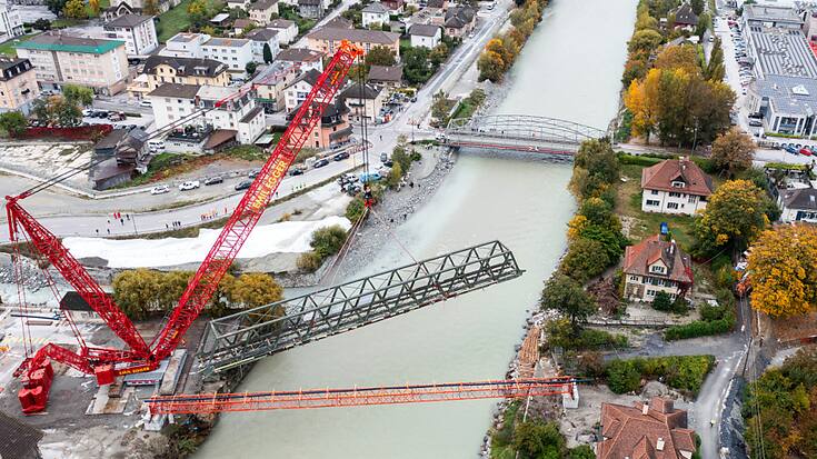 Si le pont ferroviaire qui enjambe le Rhône entre Sierre et Chippis et qui est utilisé par le site industriel a été démonté, le pont routier sera lui relevé.