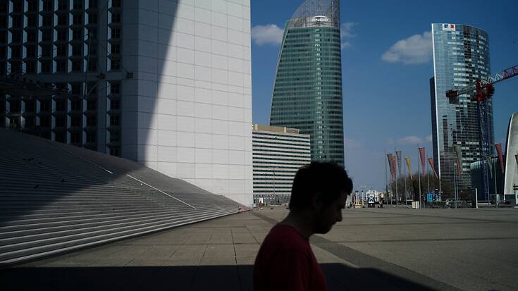 Le nombre d'entreprises créées en France a "nettement" reculé en septembre. Ici, le quartier de La Défense à Paris. (archive)