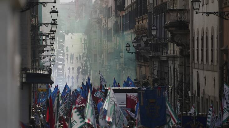 Des milliers de salariés en grève du géant automobile Stellantis en Italie ont manifesté  vendredi bruyamment dans les rues de Rome. (archive)