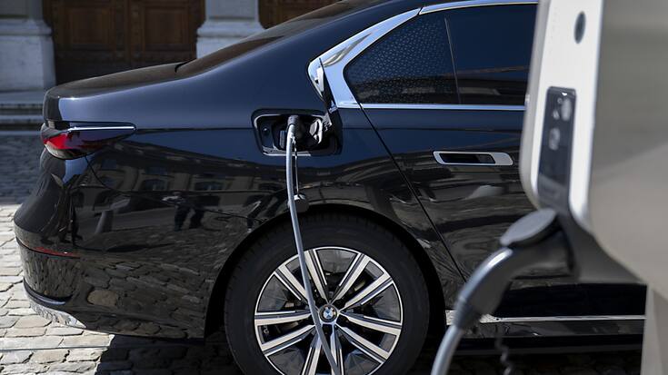 Les ventes de voitures électriques ont notamment progressé en Allemagne, où les immatriculations s'étaient effondrées depuis l'arrêt des bonus à l'achat fin 2023, mais aussi en Belgique, en Italie ou en Espagne (archives).