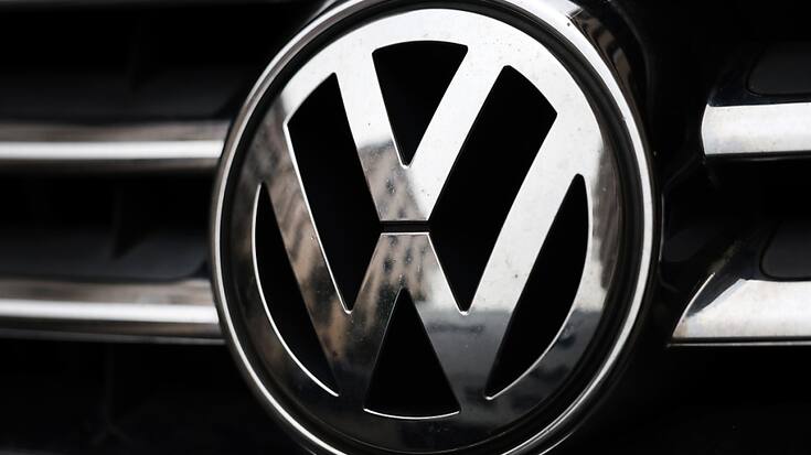 VW va entamer mercredi le deuxième round de négociation sur un nouvel accord collectif "maison" avec le syndicat IG Metall. (EPA/ANDY RAIN)