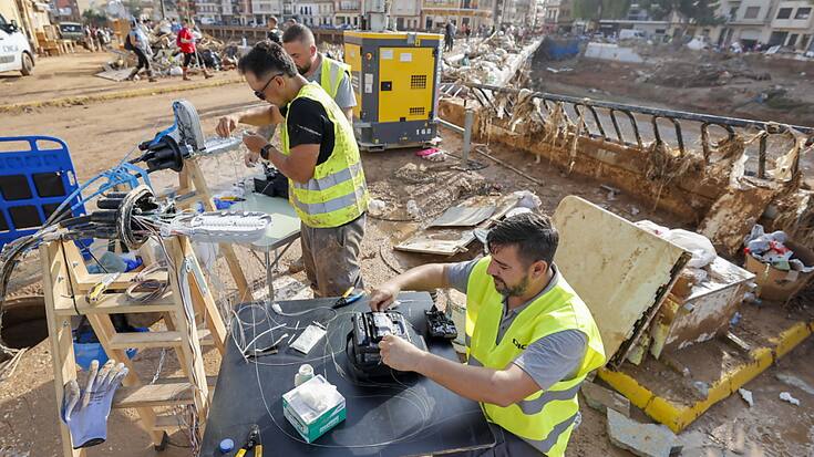 Plan d'aide de 10 milliards pour les zones sinistrées par les inondations autour de Valence.