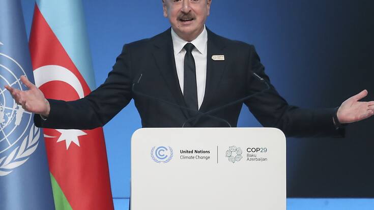 "Toute ressource naturelle, pétrole, gaz, vent, solaire, or, argent, cuivre: ce sont des ressources naturelles et on ne doit pas reprocher aux pays d'en avoir et de les fournir aux marchés, car les marchés en ont besoin", a dit le président azerbaïdjanais Ilham Aliev.