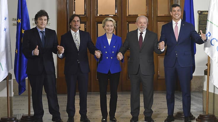 Ursula von der Leyen avec les dirigeants des quatre pays fondateurs du Mercosur (Argentine, Uruguay, Brésil et Paraguay).