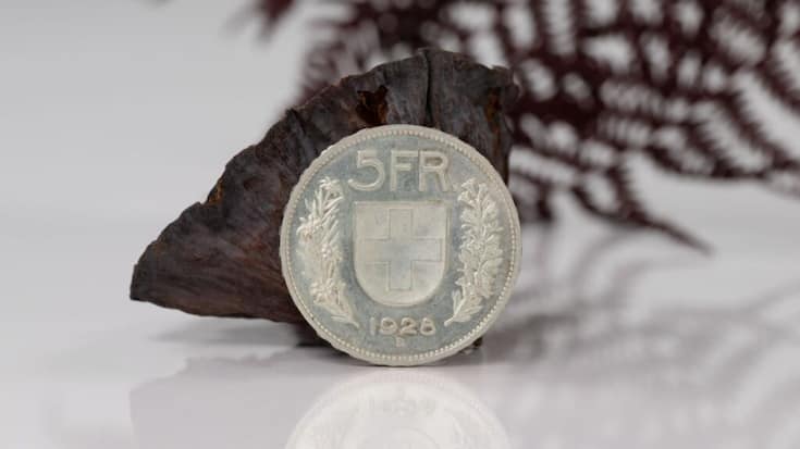 Il n'existe actuellement plus que 200 à 300 exemplaires d'anciennes pièces de 5 francs datées d'avant les années 1930. L'état de la pièce cédée pour 30'000 francs (photo) est particulièrement impeccable.