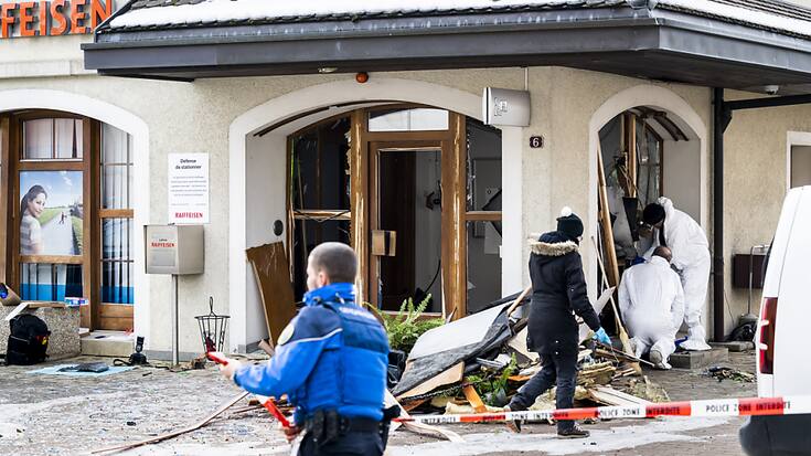 Les attaques à l'explosif de distributeurs de billets de banque font souvent de gros dégâts, comme ici à Bière en 2023 (Archives).
