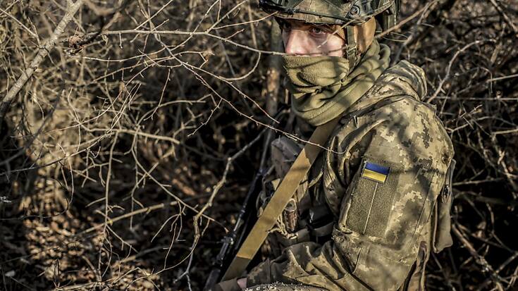 Sur le front, l'armée russe continue d'avancer dans l'est. Elle a revendiqué lundi la prise du village minier de Pichtchané, près de Pokrovsk, une ville importante pour la logistique de l'armée ukrainienne.
