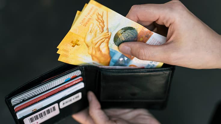 Les comptes d'épargne jeunesse en francs suisses rapportent un peu plus et versent en moyenne 0,71% d'intérêt.