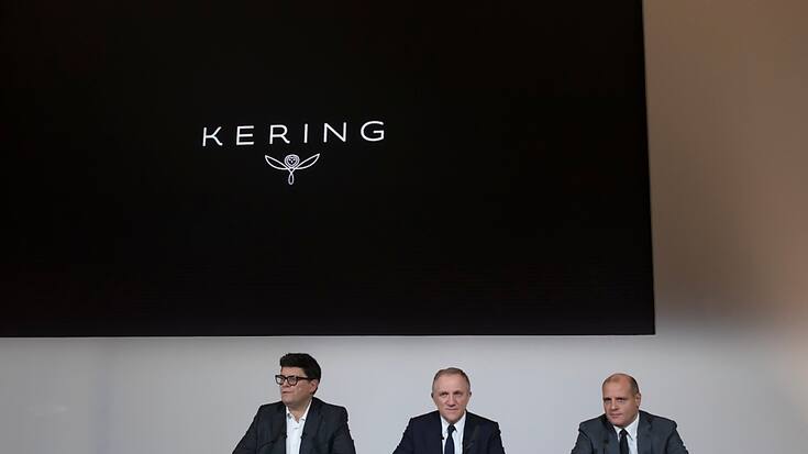 Pour son directeur général (CEO) François-Henri Pinault, (au centre), Kering va reprendre "progressivement" sa trajectoire de croissance. (archive)