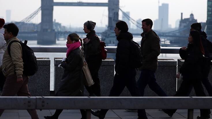 L'économie britannique est à la peine ces derniers mois, avec une croissance stagnante en troisième trimestre et de seulement 0,1% au quatrième, qui accompagne une inflation en hausse --3% sur un an en janvier.