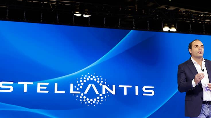 Le groupe traverse une passe difficile après des années de profits record. Les quinze marques du groupe ont vu leurs livraisons de voitures baisser de 12% au cours de l'année 2024, plombées notamment par un recul de 25% en Amérique du Nord.