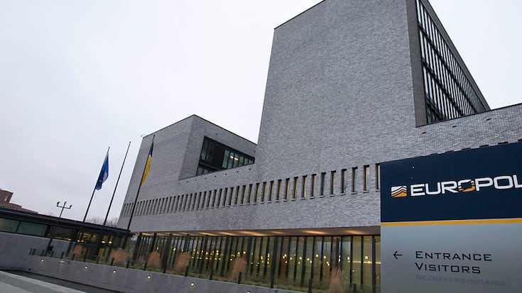 Des internautes du monde entier pouvaient obtenir un mot de passe pour accéder à la plateforme et regarder des enfants être abusés, explique Europol.
