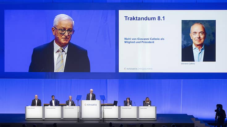 Le président sortant de Novartis, Jörg Reinhardt, a cédé son siège à la tête du conseil d'administration du groupe pharmaceutique à Giovanni Caforio.
