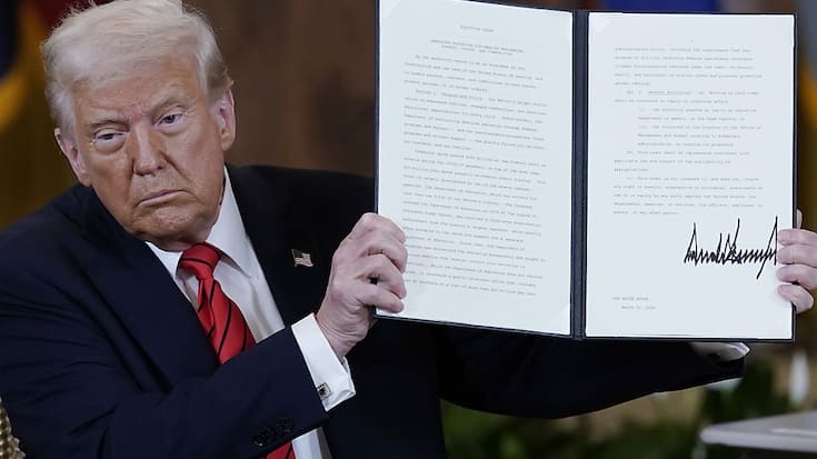 Dans l'attente de leur application effective, les droits de douane brandis par Donald Trump n'ont qu'un effet marginal sur les perspectives économiques helvétiques. (archive)