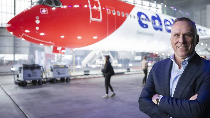 Le patron d'Edelweiss, Bernd Bauer, a pris la pose avec l'Airbus A350 de la compagnie (archives).