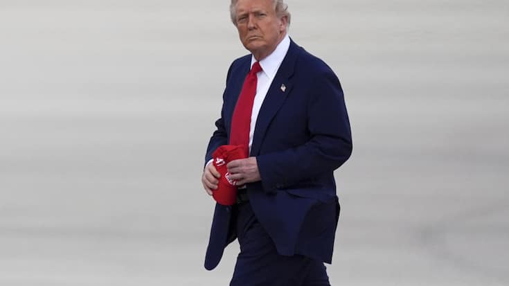 "Sachez que je ne changerai jamais de politique. C'est un bon moment pour devenir riche, plus riche que jamais!", a écrit le président américain Donald Trump en lettres majuscules sur sa plateforme Truth Social.