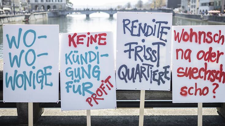 Des milliers de personnes ont manifesté samedi à Zurich en faveur de logements aux loyers abordables.