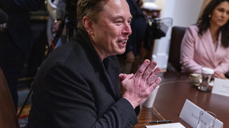 Elon Musk avait à l'origine l'objectif de réduire de 2000 milliards de dollars le budget de l'administration fédérale américaine.