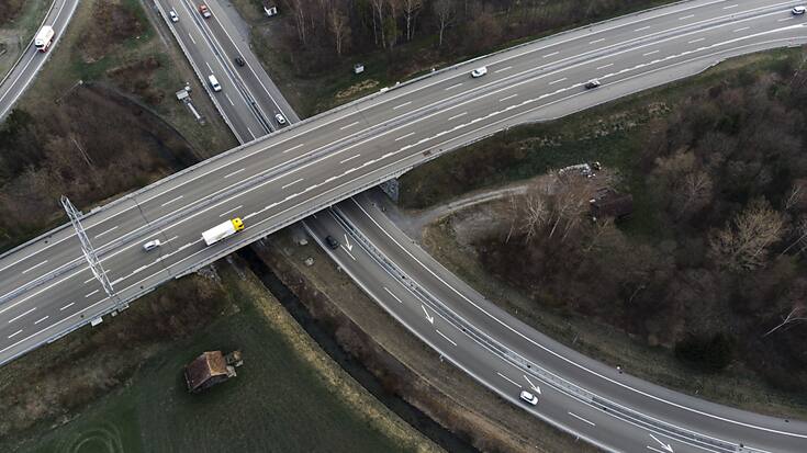 L'accident mortel est survenu entre la sortie et l'entrée autoroutières de Kriessern (SG), dans la vallée du Rhin. On en ignore encore les causes et les circonstances (photo symbolique).