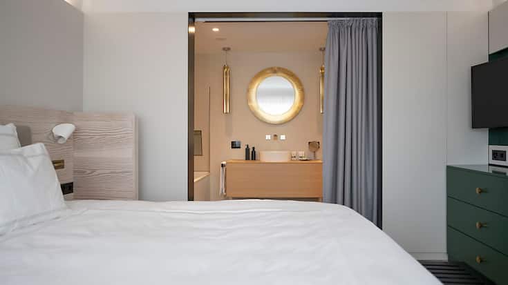 Les Européens ont a priori été moins nombreux (-1,2%). Les plus fortes baisses ont été attribuées aux Britanniques (-7,4%), aux Français (-5,9%) puis aux Allemands (-4,1%). Les Néerlandais ont en revanche été plus nombreux (+5%).