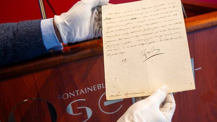 Véritable "man½uvre politique", cette missive datée du 23 juillet 1809, raturée et signée "Napole", probable diminutif de Napoleone, était estimée entre 12'000 et 15'000 euros.