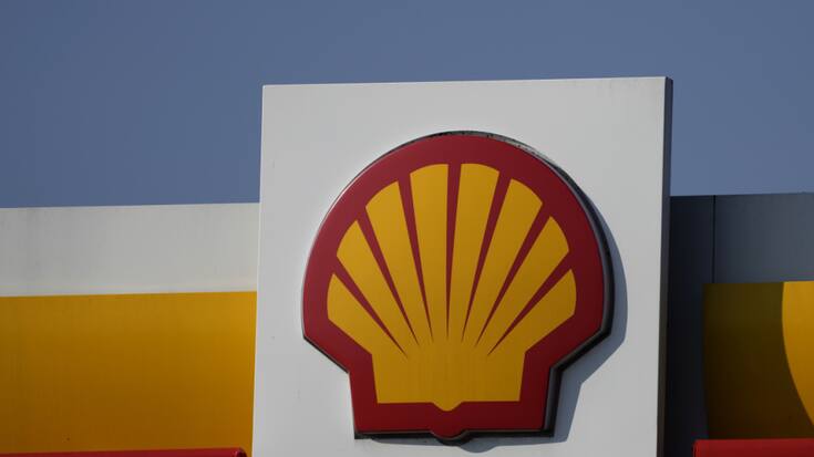 Shell avait initialement annoncé vouloir réduire ses coûts de 2 à 3 milliards d'ici fin 2025, un objectif allant de pair avec des centaines de suppressions de postes dans ses opérations pétrolières et gazières.