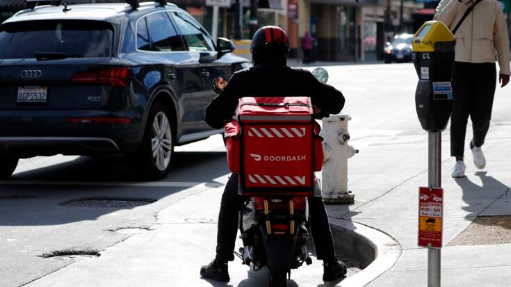 La plateforme américaine de livraison DoorDash s'est entendue avec son équivalent britannique Deliveroo pour acquérir ce dernier pour 2,9 milliards de livres. (archives)