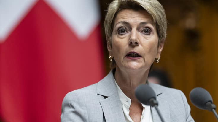 La présidente de la Confédération Karin Keller-Sutter a à nouveau défendu l'imposition individuelle mercredi au Conseil national.