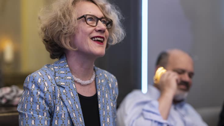 Corine Mauch, présidente de la ville de Zurich et en arrière-plan Sami Kanaan, membre du gouvernement de la ville de Genève, lors de la présentation du projet NEXPO en mai 2023 (archives).