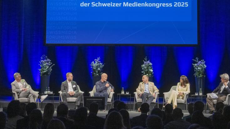 La traditionnelle "ronde des éléphants" du Swiss Media Forum: de gauche à droite: Felix Graf (NZZ), Michael Wanner (CH Media), Marc Walder (Ringier), Susanne Wille (SSR), et le modérateur Matthias Ackeret.