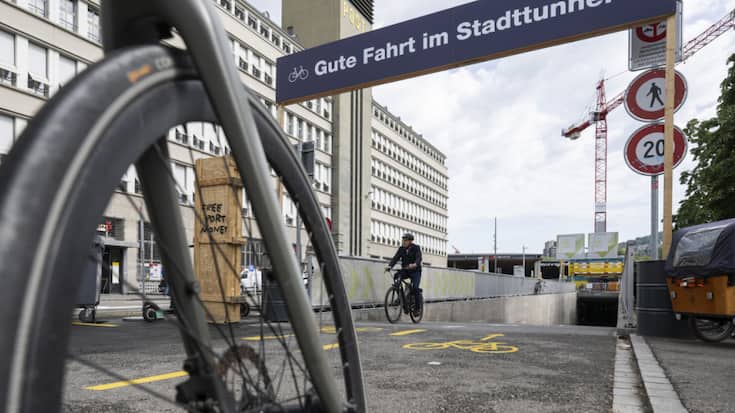 Le tunnel permet à de nombreux cyclistes d'accéder au centre-ville de manière plus direct et plus sûre. La vitesse y est limitée à 20 km/h.
