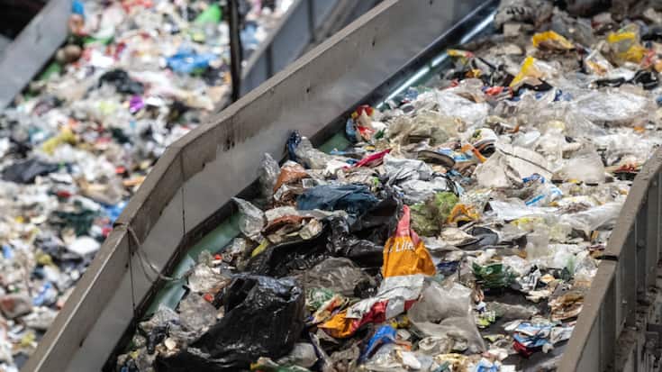 Sika et Sulzer visent à développer un système de collecte, de traitement et de réutilisation des plastiques de construction. (archive)