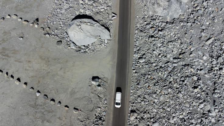 Le gouvernement tessinois a donné jeudi des informations sur la reconstruction des vallées de la Maggia et de la Bavona. La route de la vallée de la Bavona (en photo) a été fortement endommagée lors des intempéries de juin 2024 (archives).