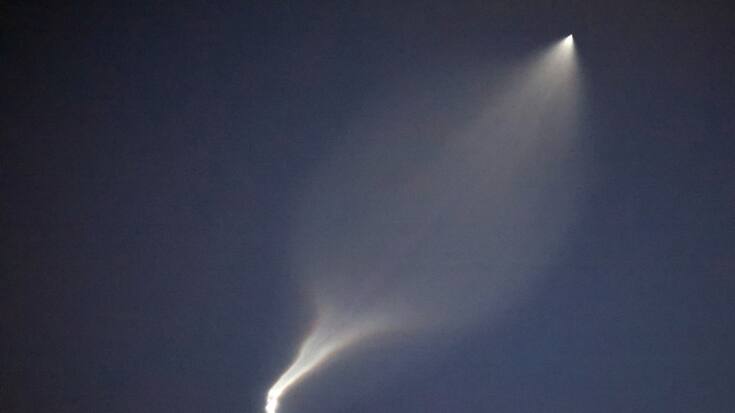 Un missile tiré par l'Iran illumine le ciel israélien.