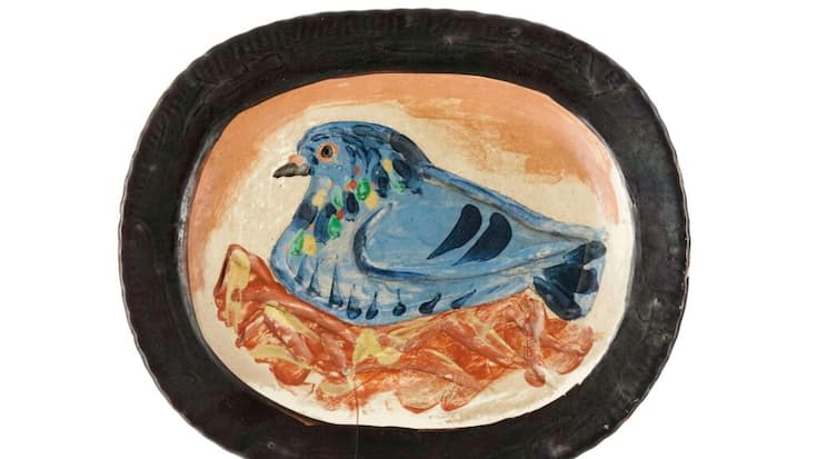 Ce plat nommé "Pigeon couvant" fait partie des céramiques de Picasso vendues à Genève. (Piguet Hôtel des ventes, Genève)