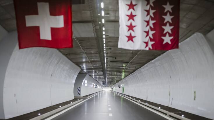 Long de 7,5 kilomètres, le contournement sud de Viège se compose principalement du tunnel d'Eyholz (4,25 kilomètres) et du tunnel de Viège (2,7 kilomètres).
