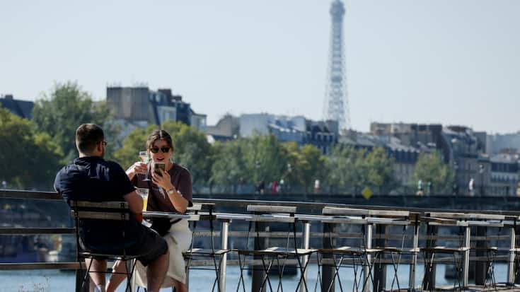 En juin, les ménages ont été plus nombreux à estimer que leur situation financière passée s'est améliorée, le solde d'opinion gagnant un point tandis qu'il est resté stable concernant leur situation financière future.