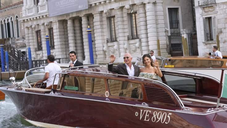 Déjà mariés civilement aux Etats-Unis, Jeff Bezos, 61 ans, et Lauren Sanchez, 55 ans, échangeront alliances et voeux sur l'île San Giorgio Maggiore.