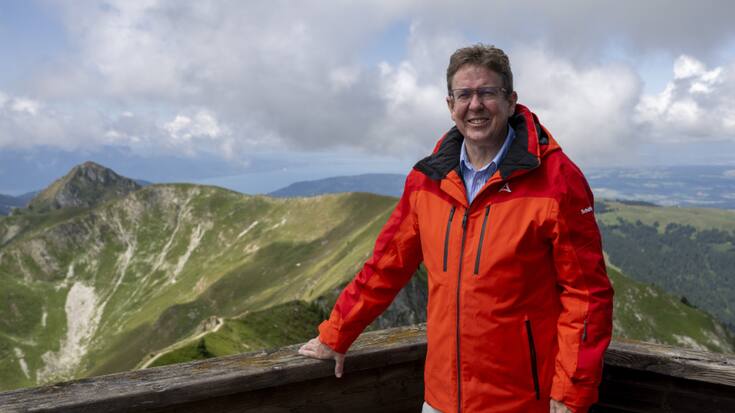 Les énergies renouvelables - installations hydroélectriques, installations solaires alpines et éoliennes - progressent "trop lentement" aux yeux d'Albert Rösti.