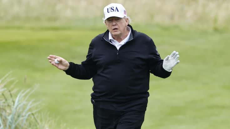 Donlad Trump, qui jouait au golf dimanche matin à Turnberry en Ecosse, doit rencontrer la cheffe de la Commission européenne Ursula von der Leyen dimanche pour tenter de trouver un accord douanier